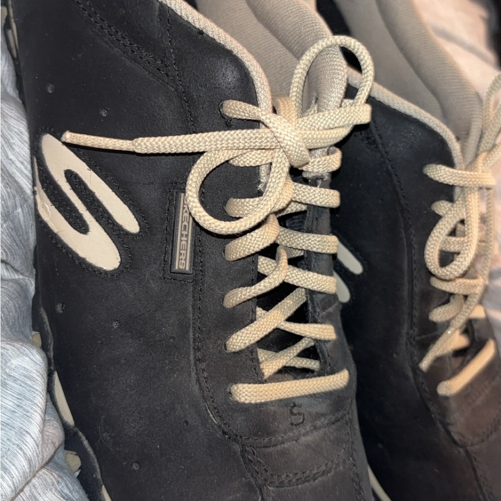 90’s Y2K style Skechers Black and Tan Casual Shoes Square Toe Women’s size 9